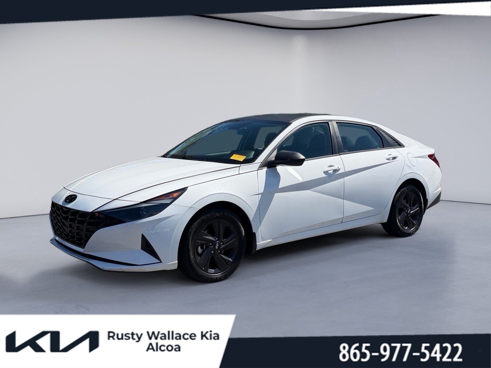 Used 2023 Hyundai Elantra SEL w/ Cargo Package FWD image 1