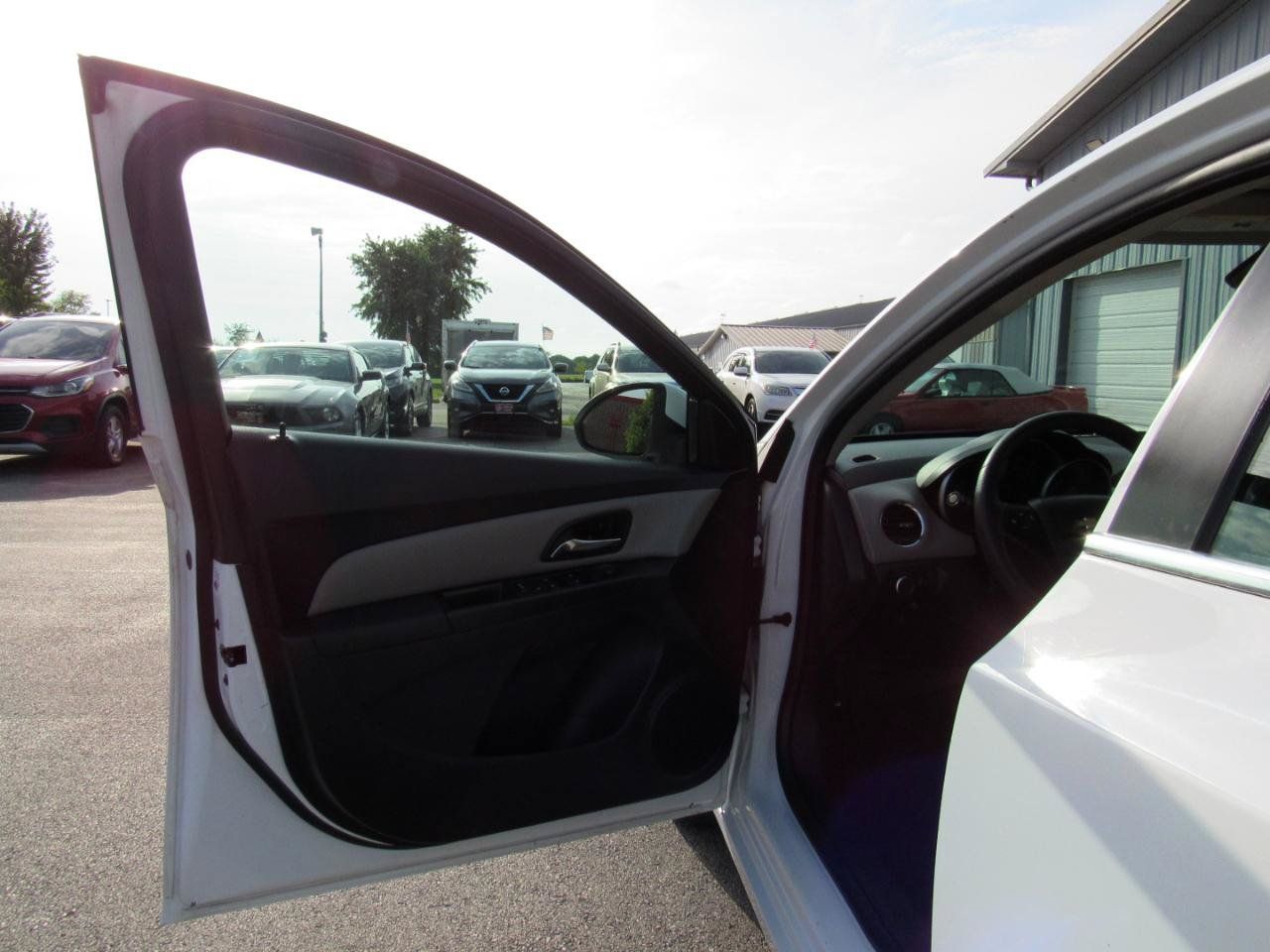 Used 2016 Chevrolet Cruze LT FWD image 12