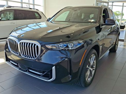 Certified 2024 BMW X5 xDrive40i w/ Premium Package AWD/4WD image 3