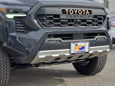 Used 2024 Toyota Tacoma Trailhunter image 9