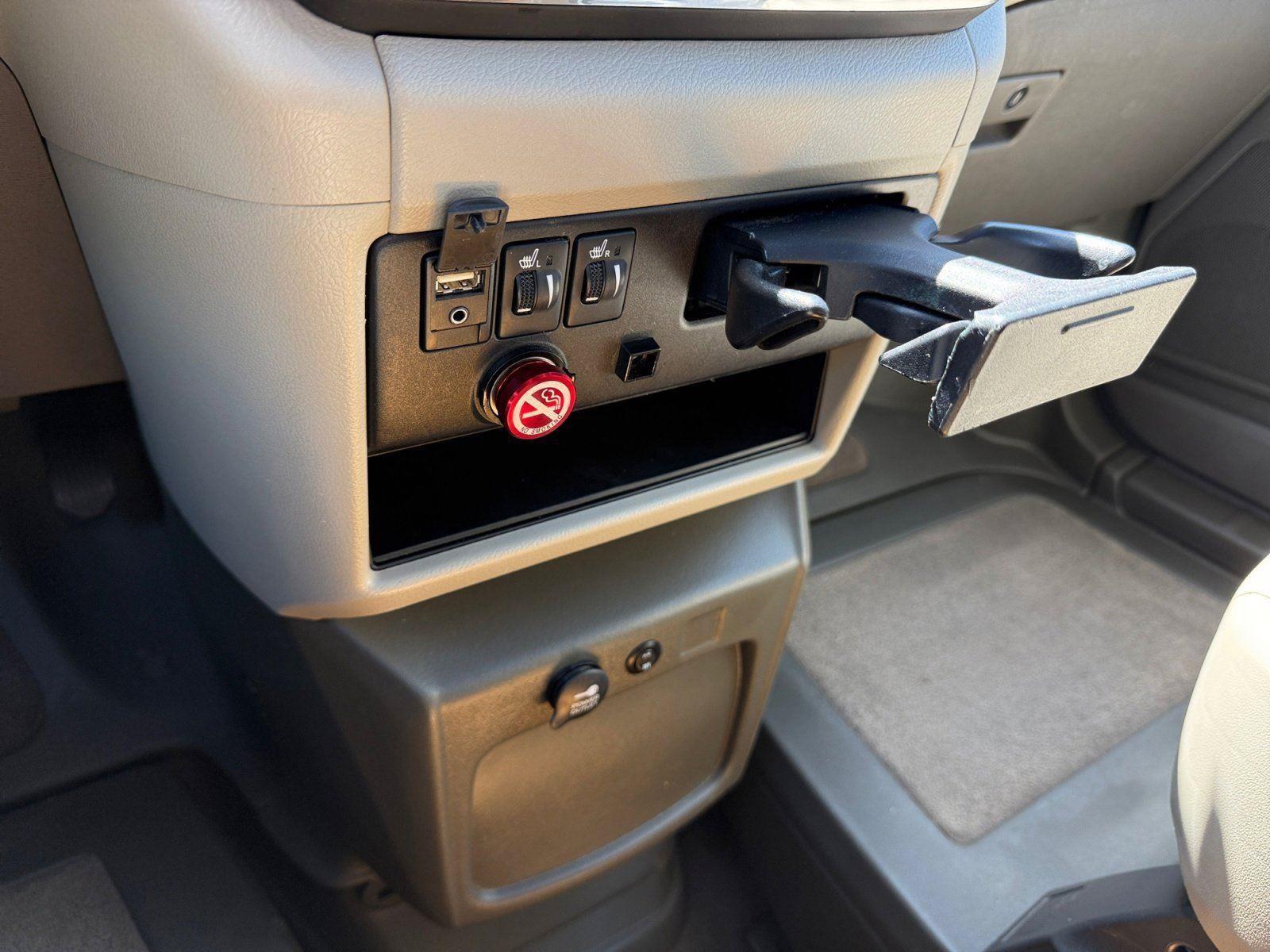 Used 2015 Toyota Sienna XLE w/ XLE Navigation Package FWD image 27