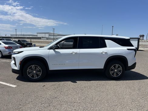 Used 2024 Chevrolet Traverse LS AWD/4WD image 2