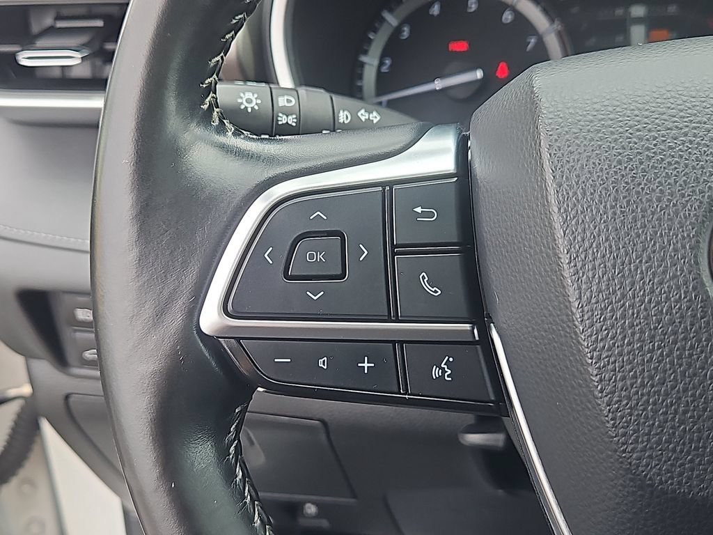 Used 2021 Toyota Highlander XLE AWD/4WD image 24