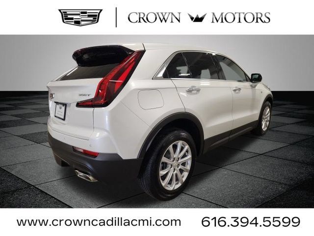 Certified 2023 Cadillac XT4 Luxury w/ Driver Awareness Package FWD image 3
