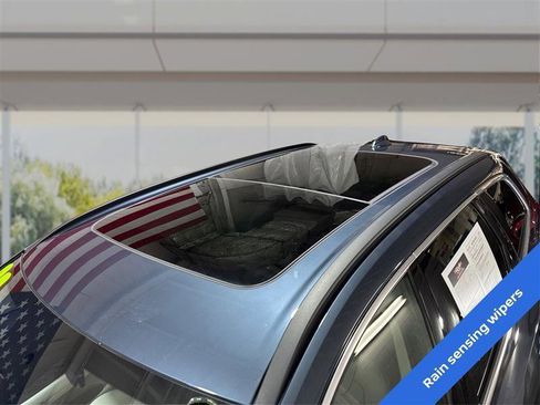 Used 2022 Volvo XC60 B5 Momentum image 12