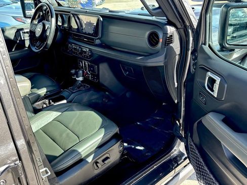 Used 2024 Jeep Gladiator Mojave w/ Technology Group image 28