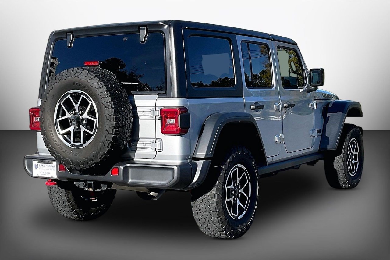 Used 2024 Jeep Wrangler Unlimited Rubicon AWD/4WD image 8