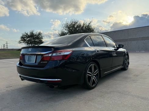Used 2017 Honda Accord Sport image 5