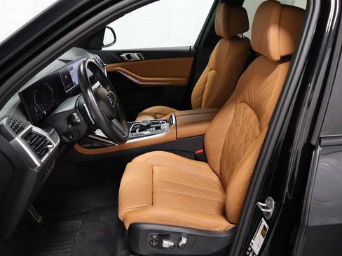 Used 2025 BMW X7 xDrive40i w/ M Sport Package AWD/4WD image 5