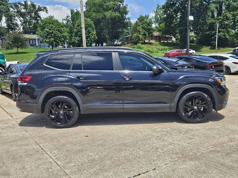 Used 2023 Volkswagen Atlas SE w/ Black Wheel Package FWD image 4