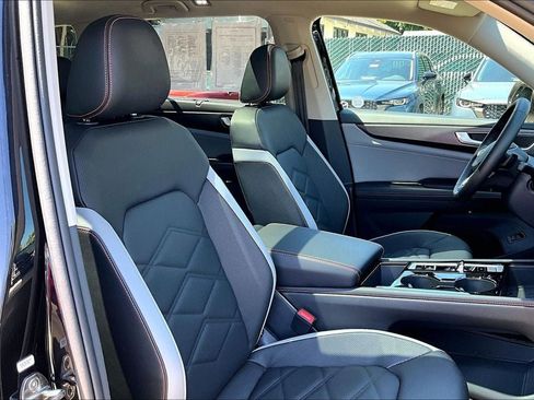 Certified 2026 Volkswagen Atlas Peak Edition AWD/4WD image 6