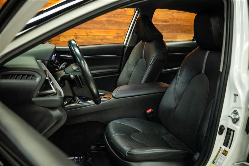 Used 2021 Toyota Camry XSE FWD image 9