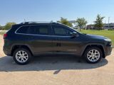 Used 2016 Jeep Cherokee Latitude image 2