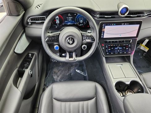 New 2024 Maserati Grecale GT image 8