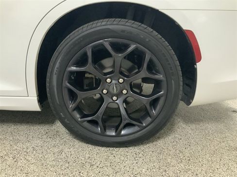 Used 2019 Chrysler 300 S w/ 300S Premium Group 2 image 10