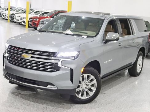 Used 2024 Chevrolet Suburban Premier w/ Premium Package image 5