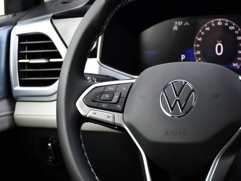 New 2025 Volkswagen Taos SE image 23