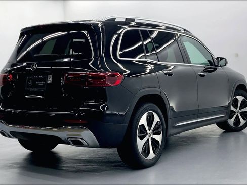 Used 2025 Mercedes-Benz GLB 250 image 4