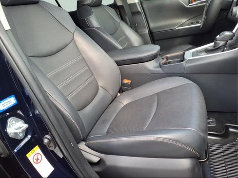 Used 2019 Toyota RAV4 Limited image 17