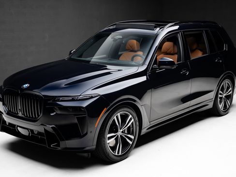 Used 2026 BMW X7 xDrive40i w/ M Sport Package AWD/4WD image 5