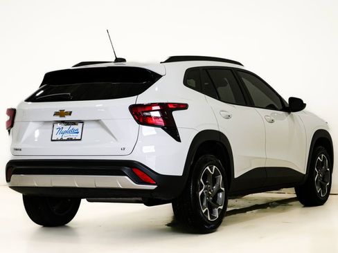 Used 2025 Chevrolet Trax LT w/ Sunroof Package FWD image 6