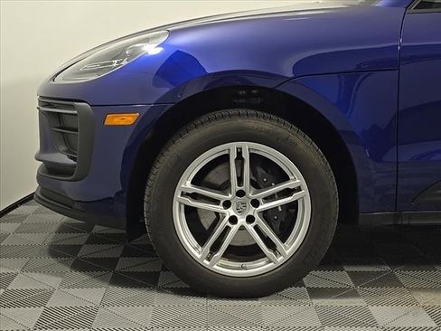Certified 2025 Porsche Macan image 11