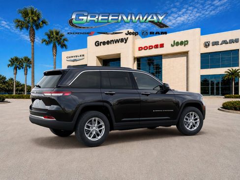New 2025 Jeep Grand Cherokee Laredo RWD image 4