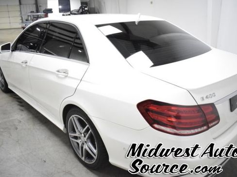 Used 2016 Mercedes-Benz E 400 4MATIC Sedan image 2