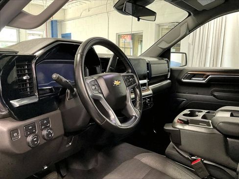 Used 2023 Chevrolet Silverado 1500 LT AWD/4WD image 5