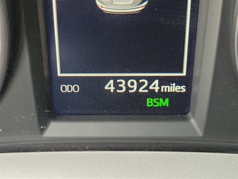 Used 2018 Toyota RAV4 XLE image 23