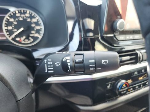 Used 2022 Nissan Pathfinder SV w/ SV Premium Package FWD image 37