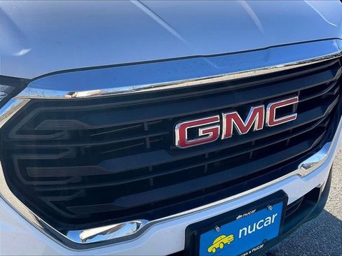 Used 2024 GMC Terrain SLE image 28