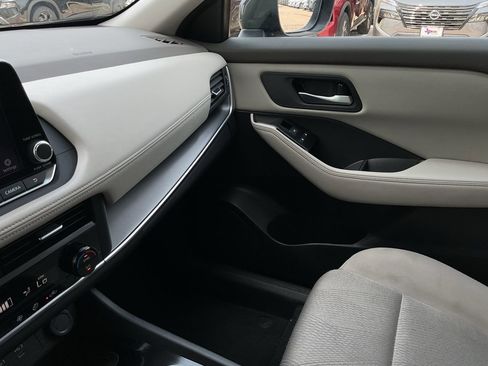 Used 2025 Nissan Rogue SV image 35