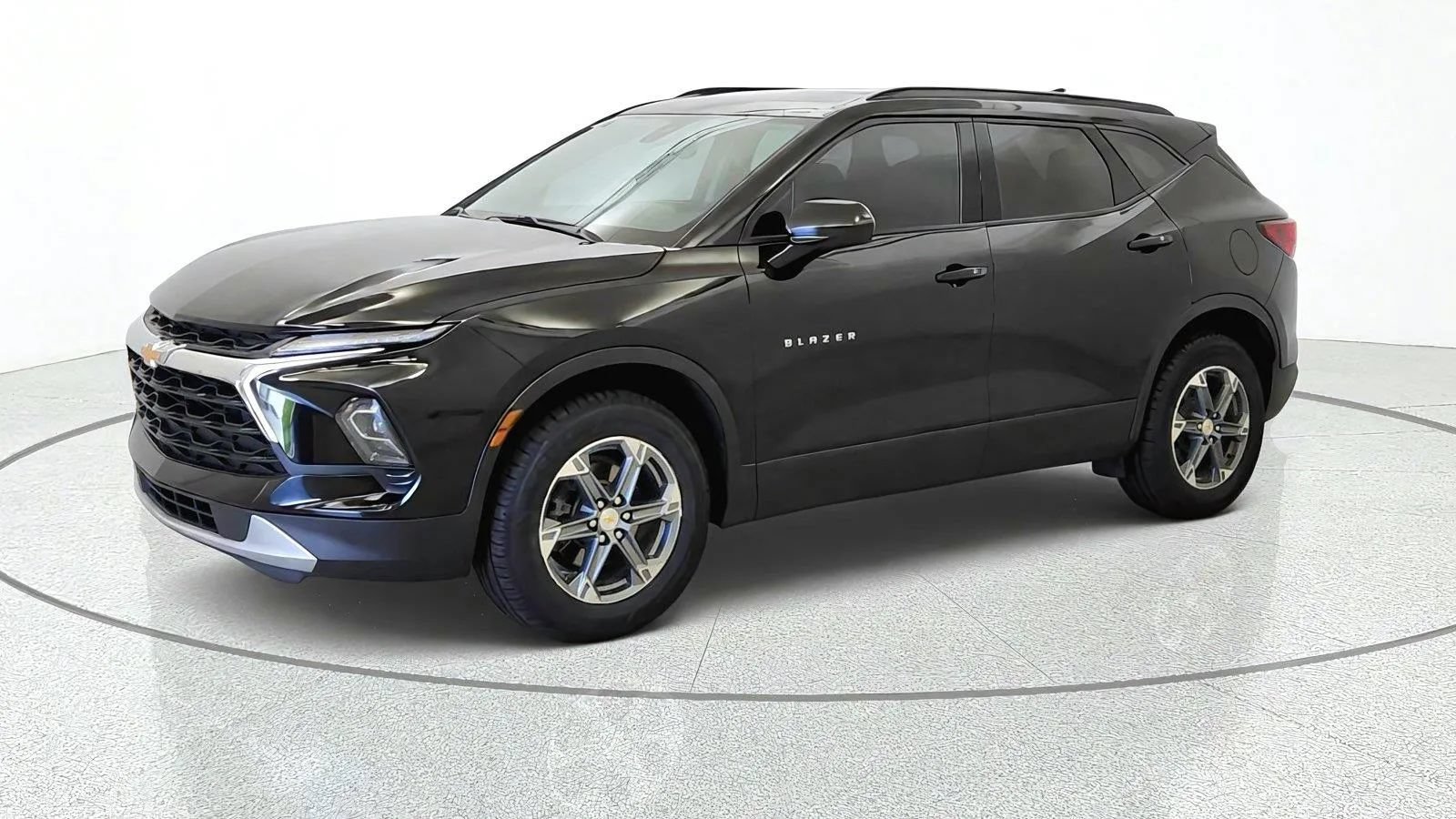 Used 2024 Chevrolet Blazer LT w/ Convenience Package FWD image 4
