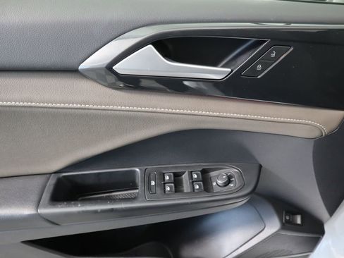 Used 2022 Volkswagen Taos SEL w/ Panoramic Sunroof Package image 24