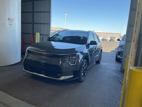 Used 2023 Kia Niro Wave w/ Wave Preserve Package image 1