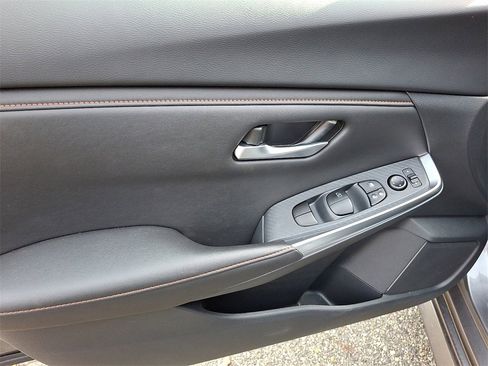 Certified 2025 Nissan Sentra SR image 13