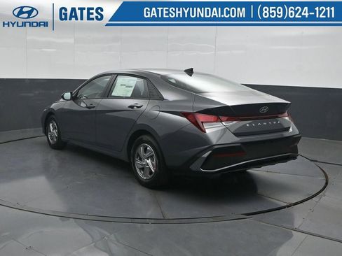 New 2026 Hyundai Elantra SE FWD image 8