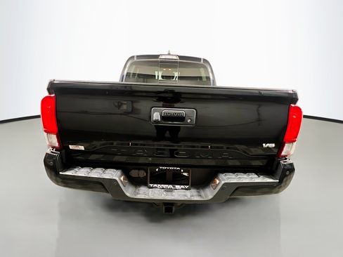 Used 2022 Toyota Tacoma SR5 RWD image 6