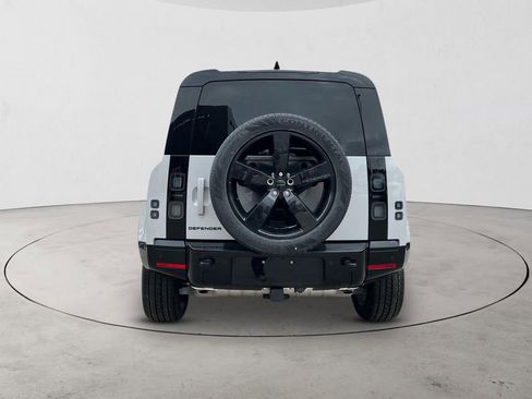 New 2026 Land Rover Defender 110 X-Dynamic SE image 4