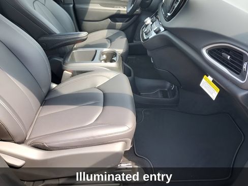 New 2026 Chrysler Voyager LX FWD image 18