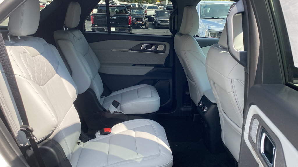 New 2027 Ford Explorer Platinum w/ 3.0L Ultimate Package AWD/4WD image 13