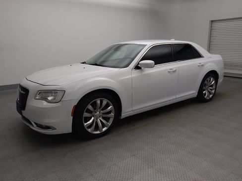 Used 2019 Chrysler 300 Touring L w/ Quick Order Package 22F RWD image 2