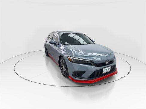 Used 2022 Honda Civic Touring image 2