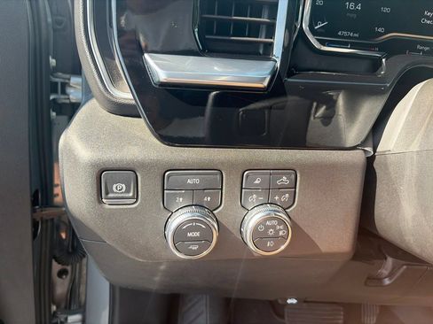 Used 2025 GMC Sierra 1500 SLT AWD/4WD image 19