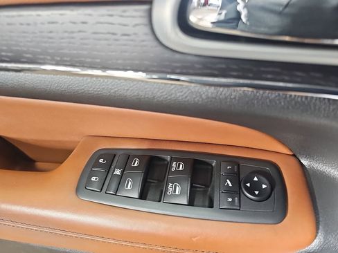 Used 2019 Jeep Grand Cherokee Summit w/ Platinum Series Group image 28