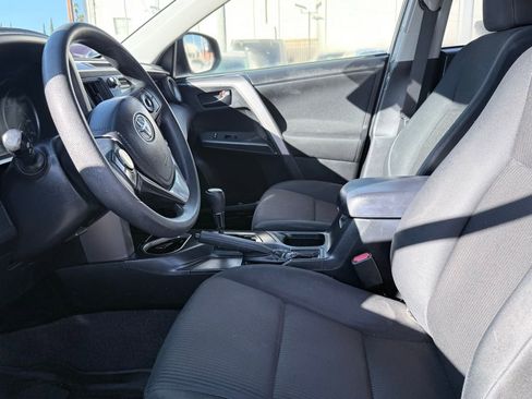 Used 2018 Toyota RAV4 LE image 17