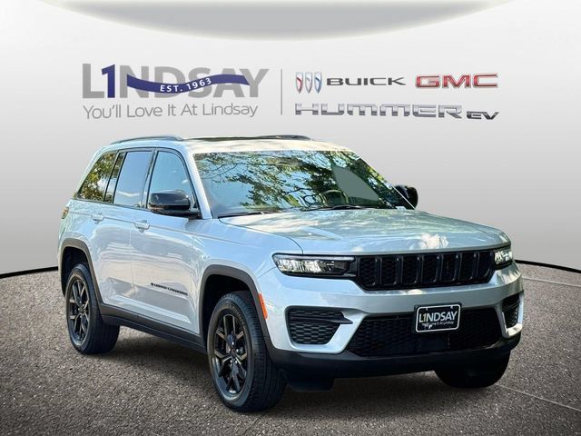Used 2025 Jeep Grand Cherokee Altitude AWD/4WD image 2