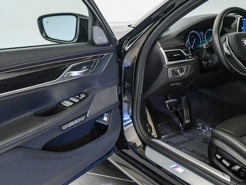 Used 2018 BMW 740i RWD image 27