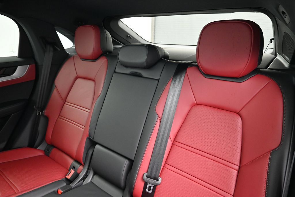 Used 2026 Porsche Cayenne S AWD/4WD image 6